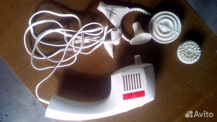 Массажер с различными насадками