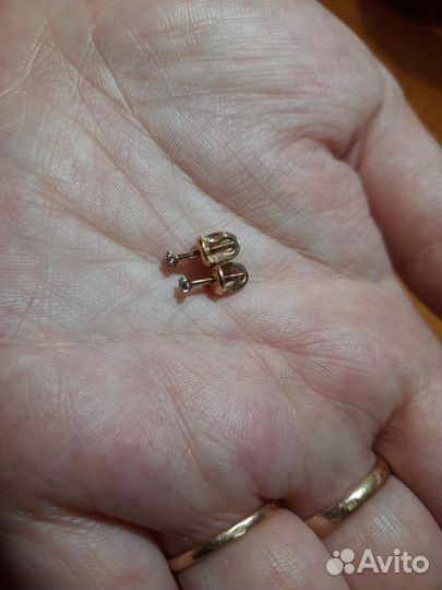 Золотые серьги пусеты с бриллиантами