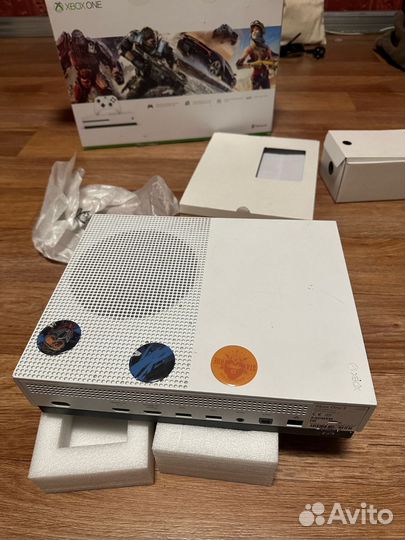 Консоль Xbox One s