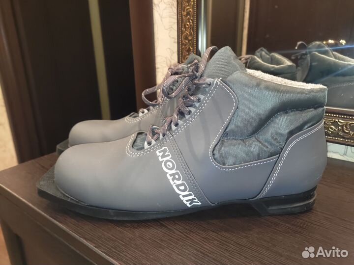 Лыжные ботинки Nordik 45 размер крепление NN 75