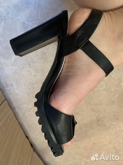 Босоножки кожа 36 р