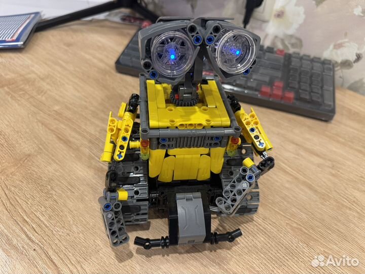 Робот Валли lego