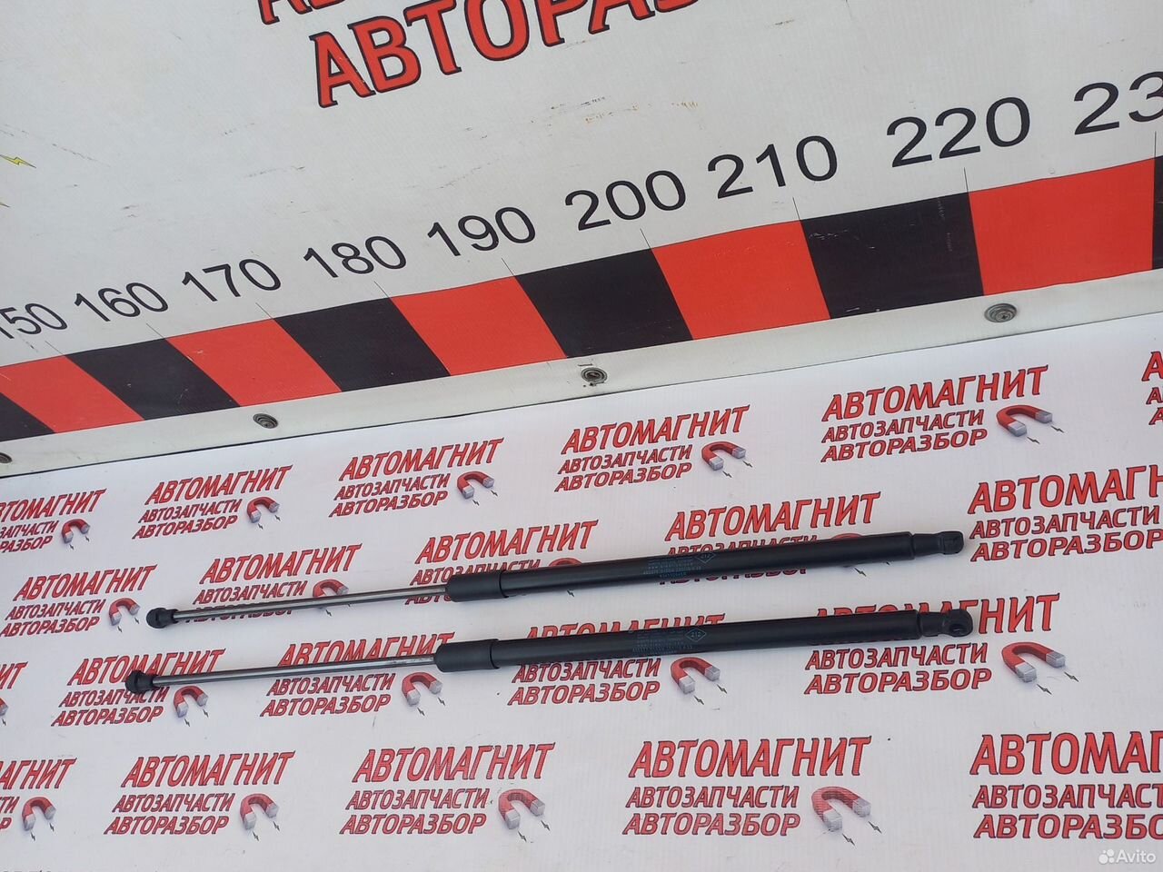 Упор амортизатор капота Рено Дастер 2 19 н.в