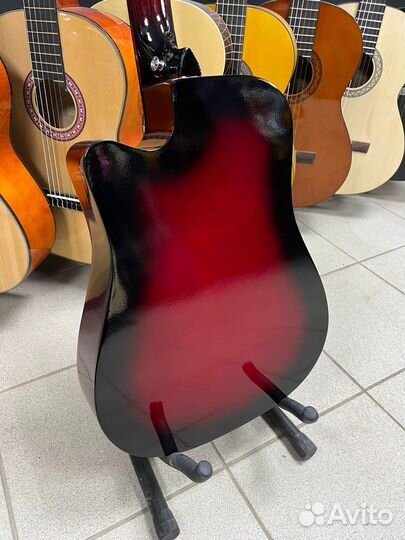 Красная Акустическая гитара