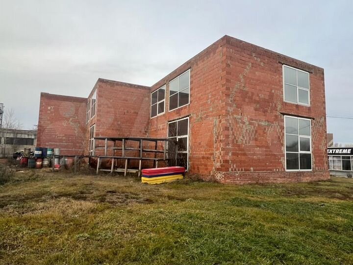 Здание, 1100 м²