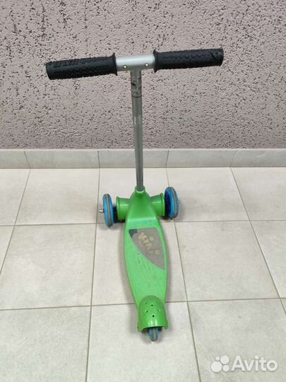 Самокат 3х колесный Razor Kixi Scribble