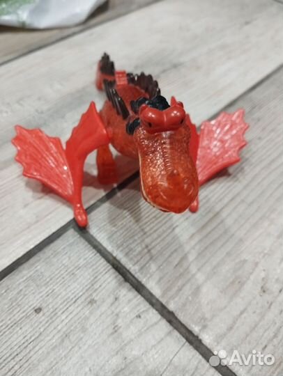 Игрушка Макдональдс дракон Кривоклык