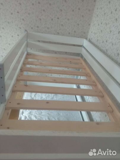 Кровать-чердак двухьярусная