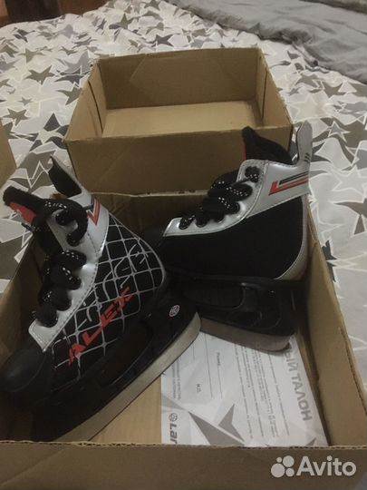 Коньки хоккейные