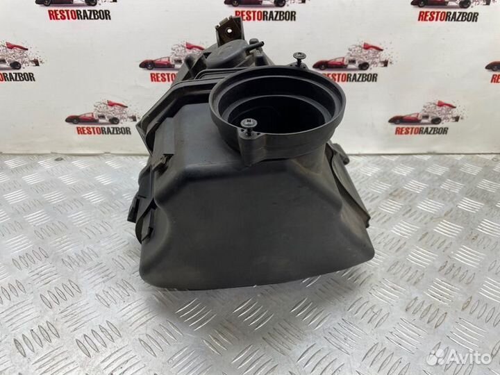 Корпус воздушного фильтра Audi A8 седан BFM 2006