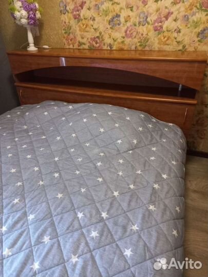 Кровать двухспальная с матрасом бу и комод