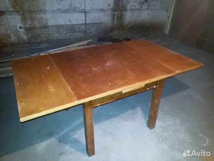 Крепкий раскладной советский стол
