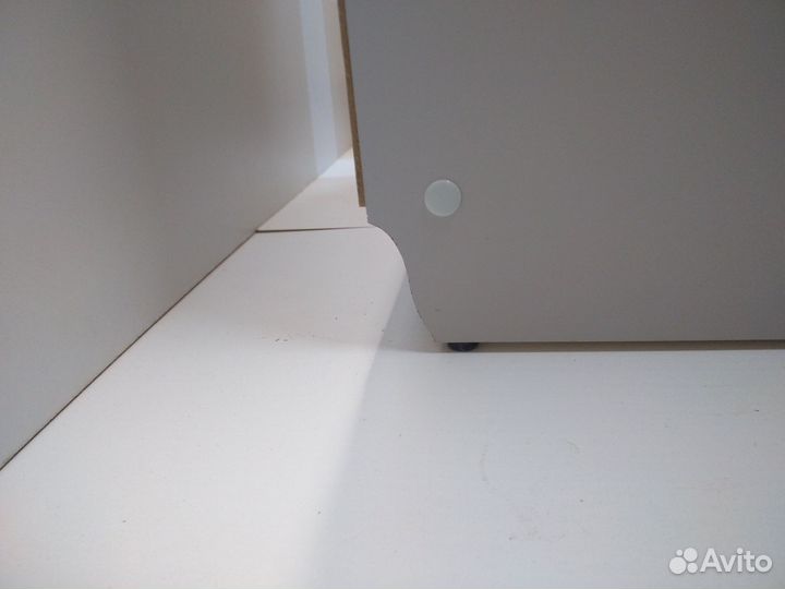 Тумбочки прикроватные новые