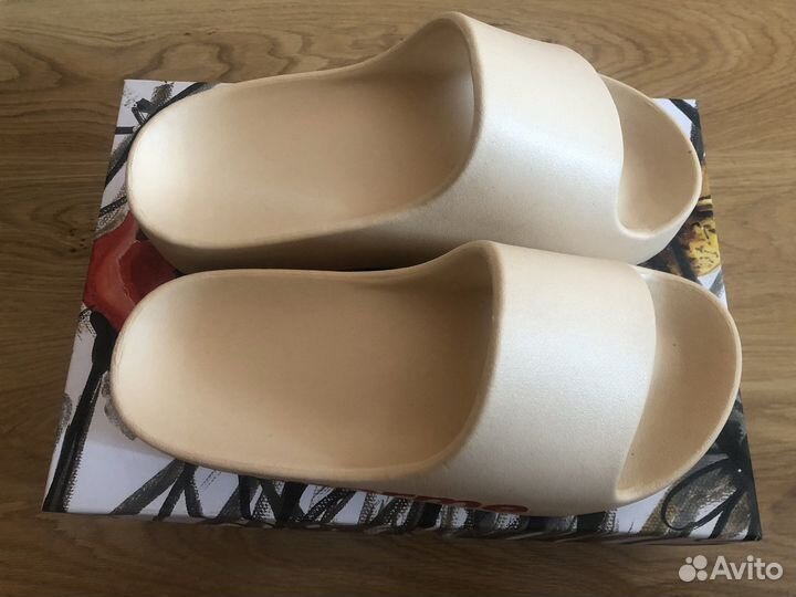 Шлепанцы на платформе