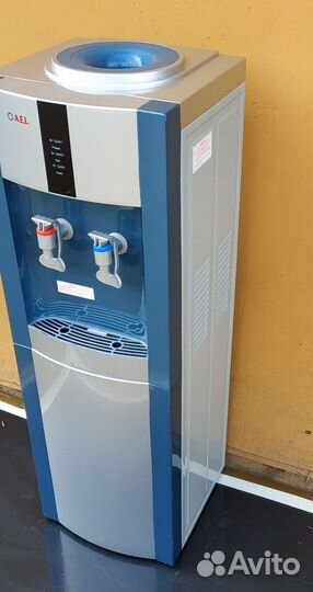 Кулер для воды напольный