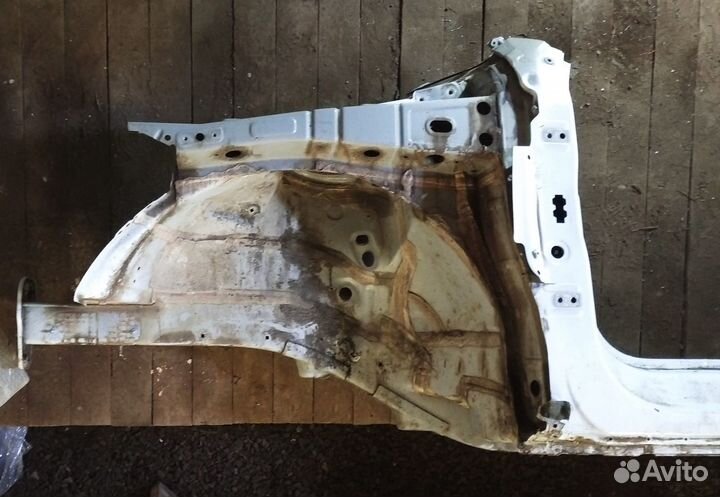 Порог лонжерон левый Audi Q3