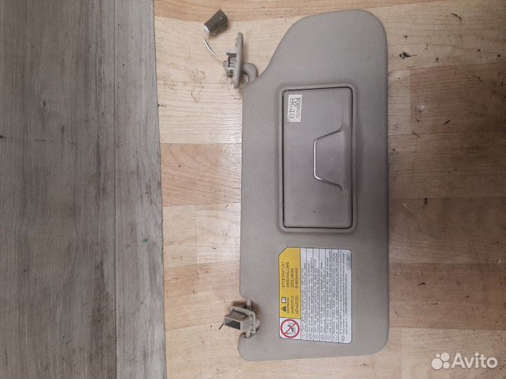 Козырек солнцезащитный правый Mitsubishi Outlander