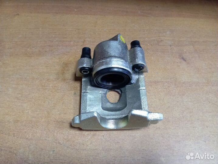 Суппорт тормозной передний правый Volkswagen Golf