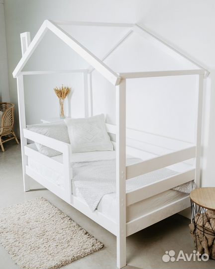 Детская кровать из массива