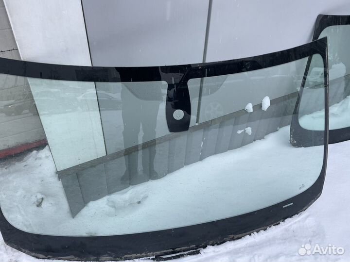 Лобовое стекло на ф 10