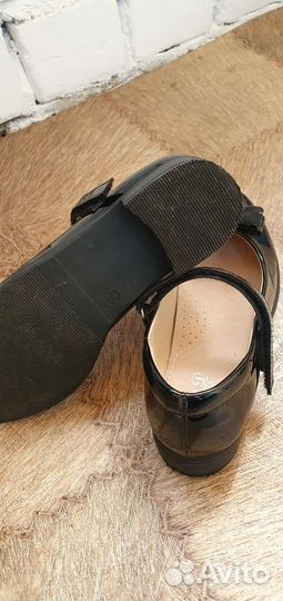 Продам обувь детскую