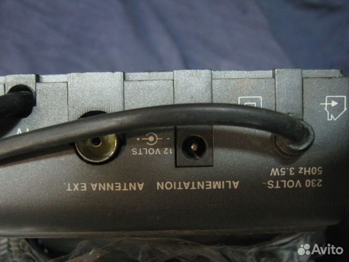 Антенна комнатная с усилителем