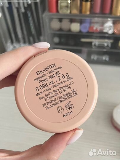 Rare beauty хайлайтер enlighten