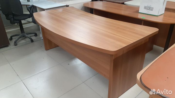 Стол для руководителя Б.У. Этот товар в Екатеринбу