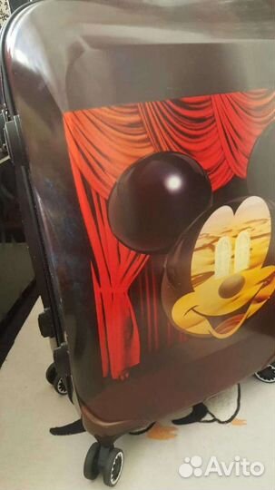 Чемодан миккимаус новый в пленке 4 колеса