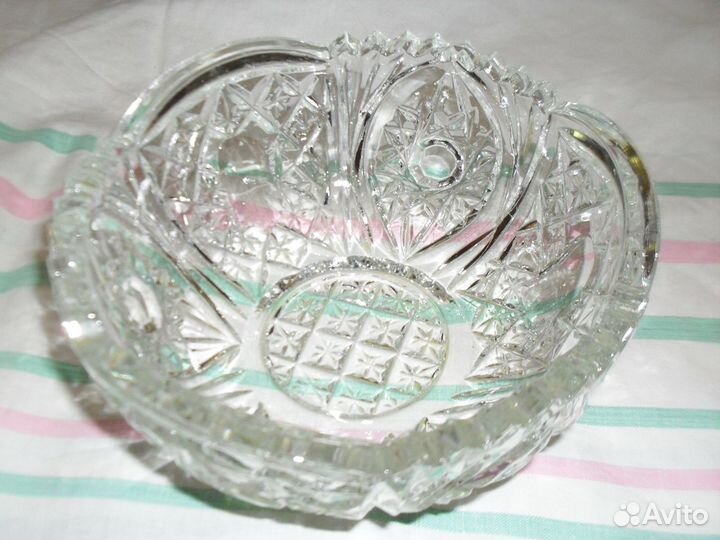 Продается очень красивая хрустальная ваза