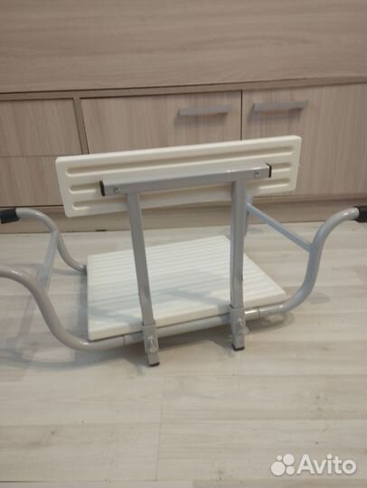 Подставка/сиденье для ванной со спинкой