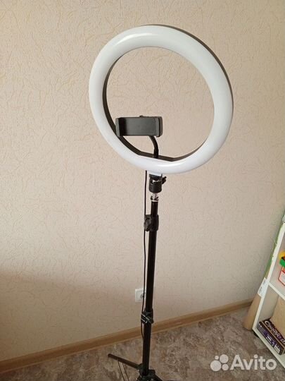 Кольцевая лампа со штативом