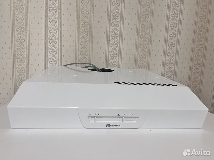 Вытяжка Electrolux для кухни 50 см новая