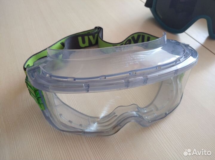 Горнолыжные очки uvex