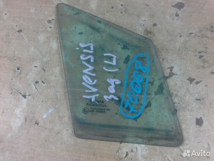 Стекло двери передней правой Toyota Avensis III 20