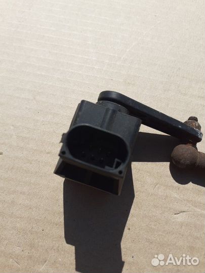 Датчик высоты дорожного просвета Mercedes Benz