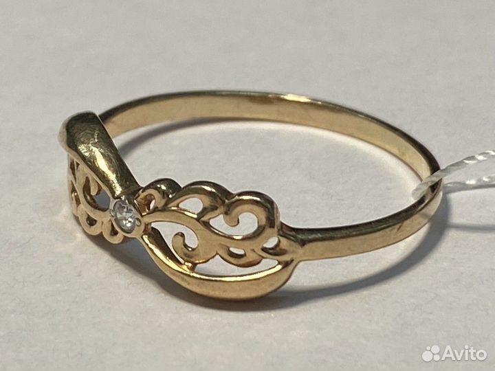 Кольцо с камнями золотое