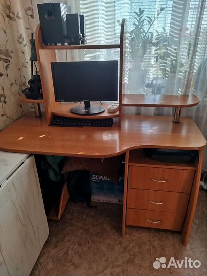 Компьютерный стол