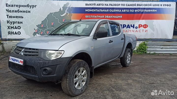 Переключатель поворотов подрулевой Mitsubishi L200 8614A067