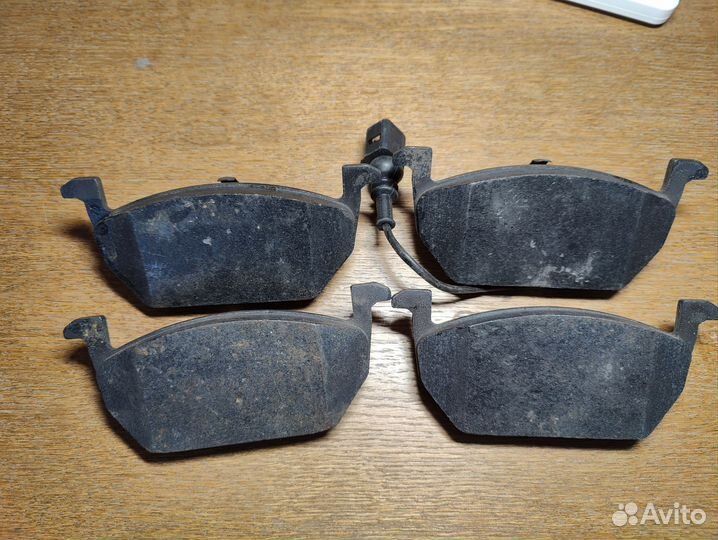 Передние тормозные колодки Vag