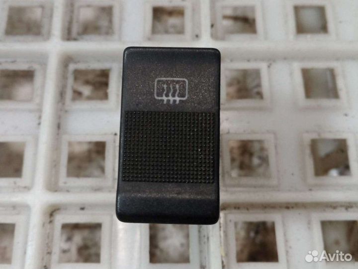 Кнопка подогрева стекла Audi 80