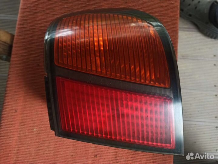 Nissan bassara комплект задних поворотников