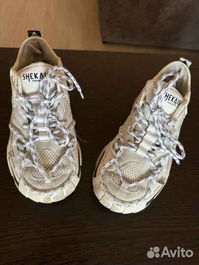 Кроссовки женские