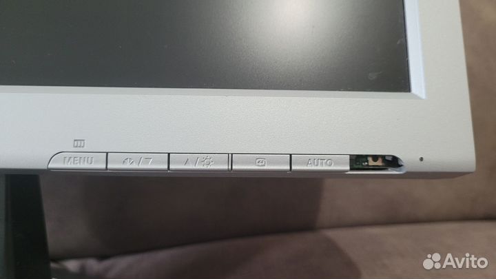 Монитор Samsung SyncMaster 913n