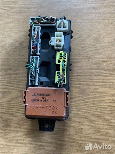 Блок предохранителей салонный Space star