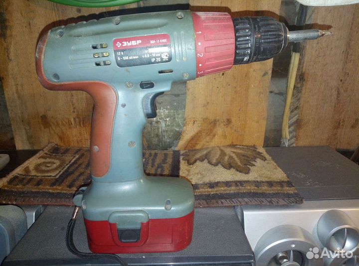 Аккумуляторная дрель шуруповерт Зубр