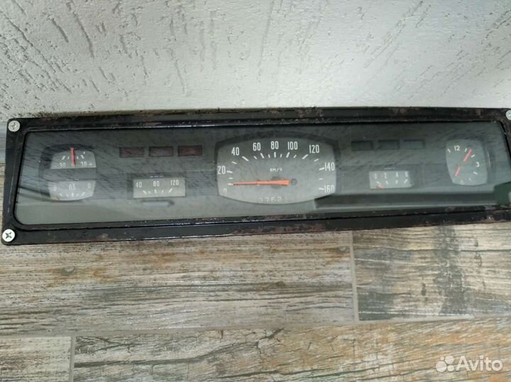 Щиток приборов Газ-24