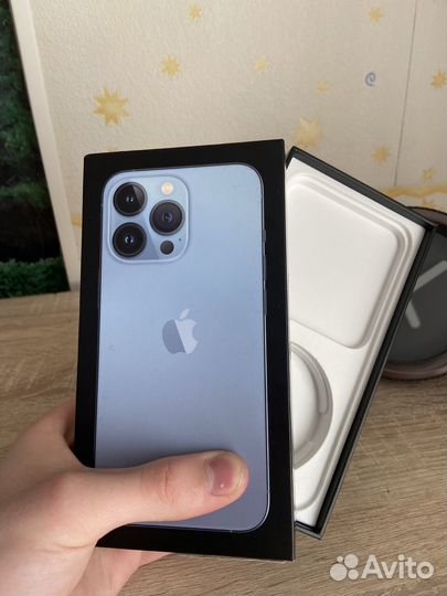 Коробка от iPhone 13 pro