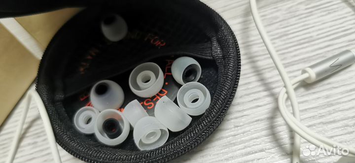 Проводные наушники