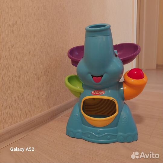 Слон с шарами